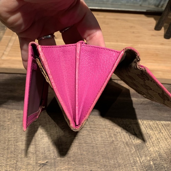 Rehab needed Gucci wallet - Picture 16 of 16